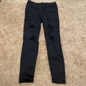 RIPPED SKINNY JEANS